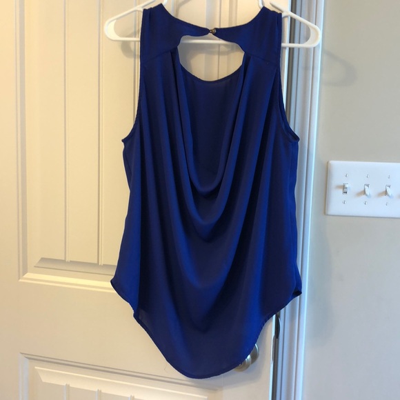 Open-back blouse - Picture 3 of 4